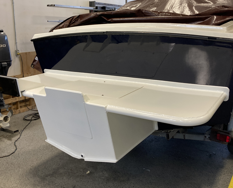 Transom POD with black transom